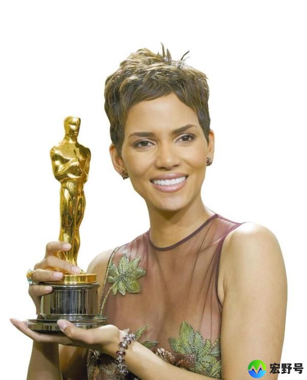 Halle Berry shows off her Oscar backstage after winning for best actress for her role in Monster’s Ball.