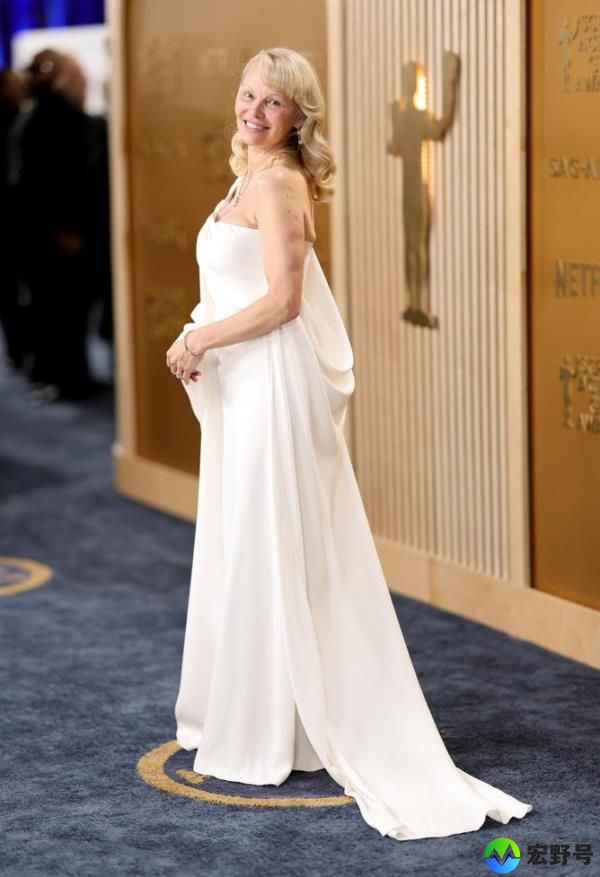 Ariana Grande wows on arrival.