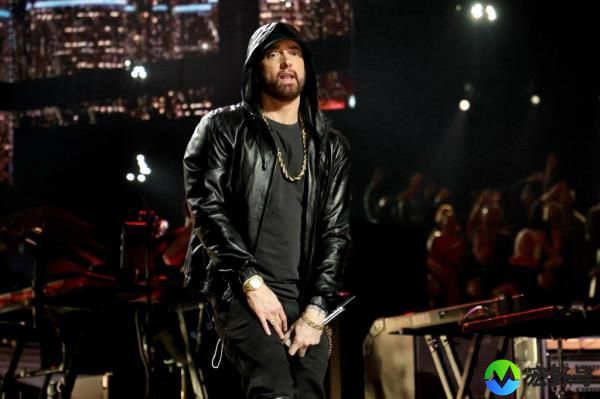 Eminem performs at the Rock & Roll Hall of Fame Induction.