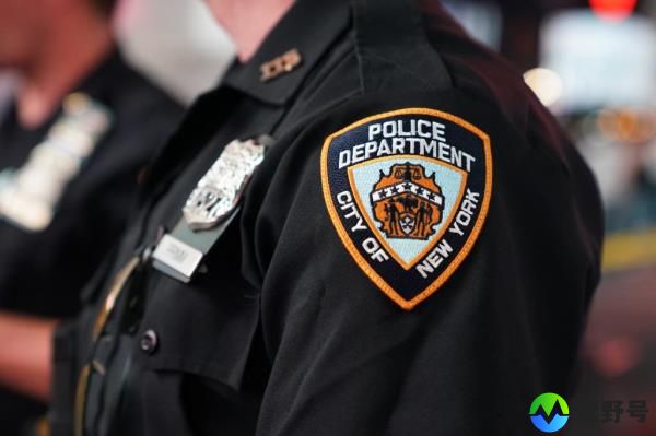 独家b｜资深纽约警察声称COVID疫苗的要求针对男性，基督教官员