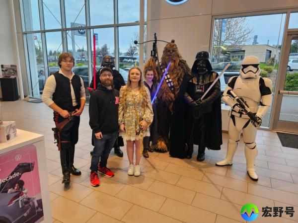 Star Wars characters behind Co<em></em>nrad Carriker and Holle Knoll
