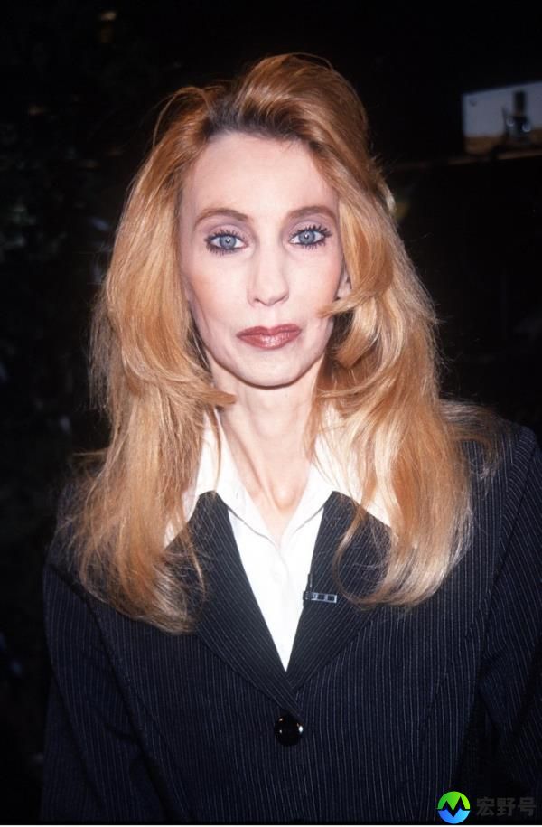 Debbie Nelson died after a battle with lung cancer.