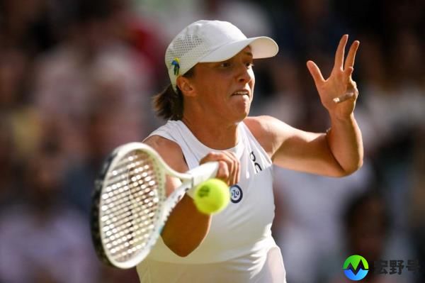 Iga Swiatek returns the ball to Switzerland
