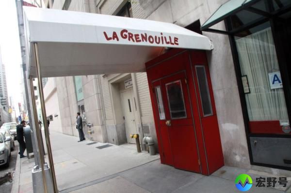 纽约著名的法国餐厅La Grenouille在天然气泄漏后重新开业