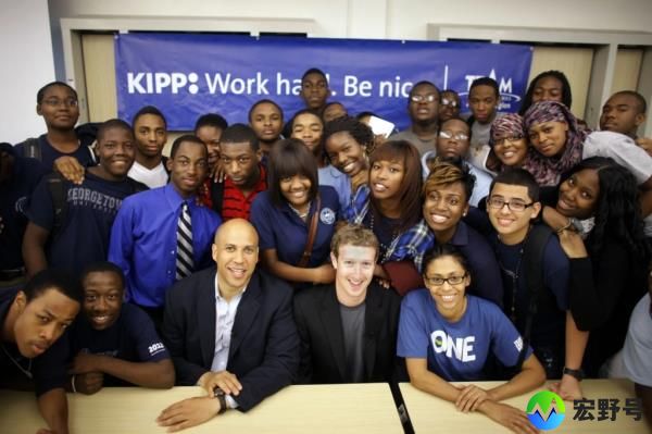 Zuckerberg with Cory Booker, then the mayor of Newark, NJ back in 2010 following the me<em></em>ta-founder