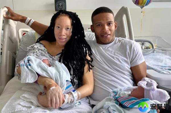 pictured are Scierra Blair, 31, and José Ervin, 32, with their newborn twins.