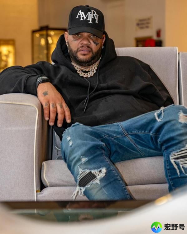 Cuban Reggaeton singer El Taiger died Thursday in Miami, nearly a week after he was discovered inside a SUV with a gunshot wound to his forehead on Oct. 4, 2024.