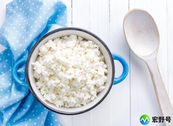 cottage cheese in a bowl, healthy foods for quicker weight loss