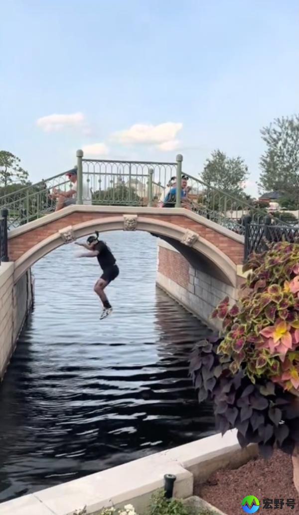 The man o<em></em>nly removed his sunglasses before jumping into the lagoon below as part of an alleged bet, though bystanders were divided on whether the wager was for $6,000 or $60,000.