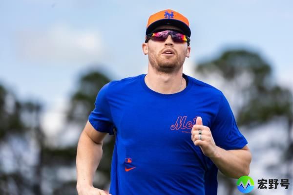 Brandon Nimmo runs at Mets spring training on Feb. 15, 2024. 