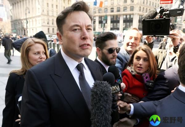 Bezos praised Musk as a 