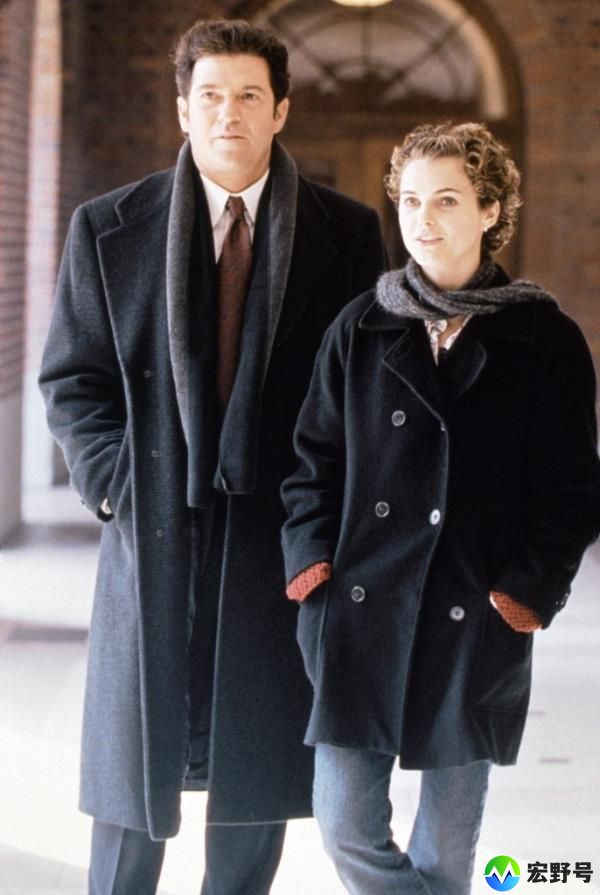 Erich Anderson and Keri Russell in 