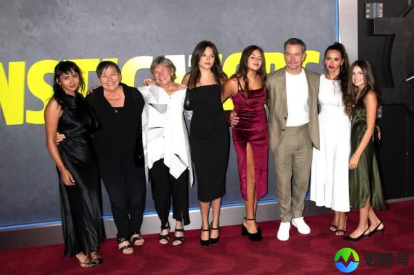 Matt Damon Poses with Family at NYC Premiere of 