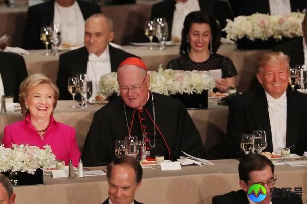 Trump and Hillary Clinton at the 2016 Al Smith Dinner.