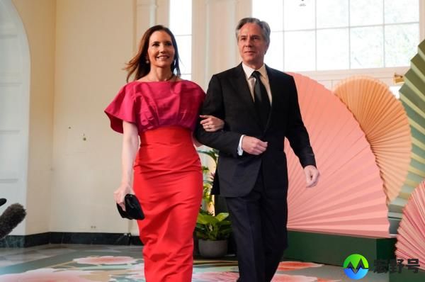 Secretary of State Antony Bl<em></em>inken and his wife Evan M. Ryan arriving at the dinner.