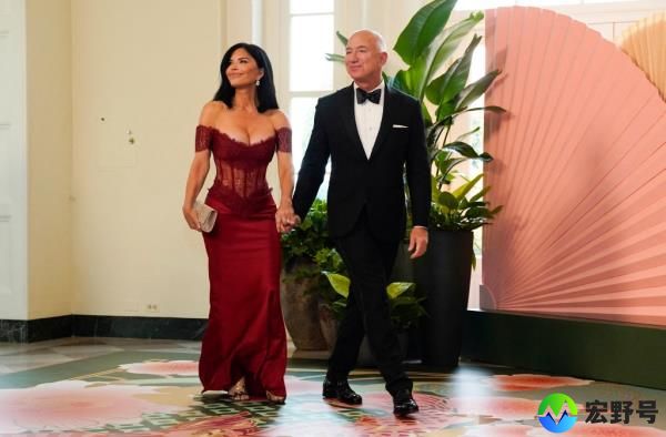 Executive chairman of Amazon Jeff Bezos and actress Lauren Sanchez arrive for a State Dinner in ho<em></em>nor of Japanese Prime Minister Fumio Kishida, at the Booksellers Room of the White House in Washington, DC, on April 10, 2024. (Photo by Drew Angerer / AFP) (Photo by DREW ANGERER/AFP via Getty Images)