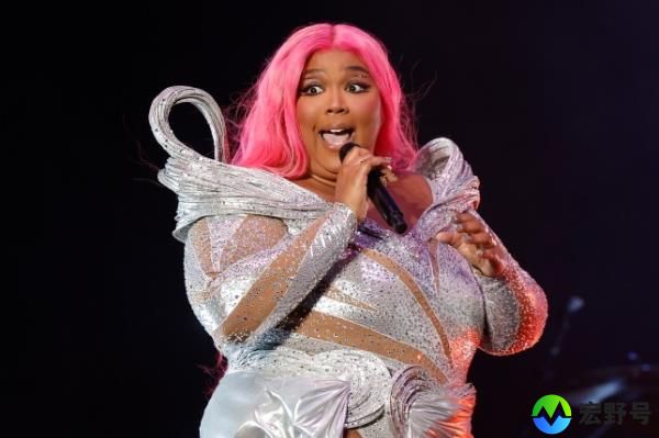 Lizzo“起诉舞者指控她性骚扰”