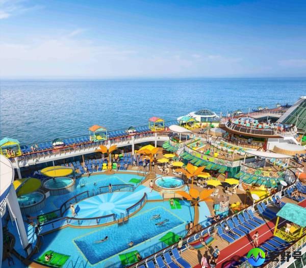 Pools on deck of the Freedom of the Seas 