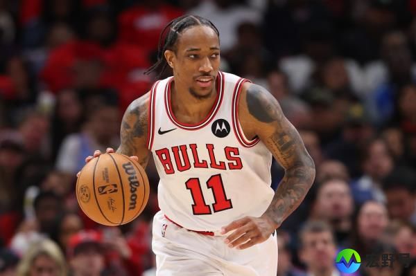 DeMar DeRozan #11 of the Chicago Bulls dribbles up the court against the Dallas Mavericks during the second half at the United Center.