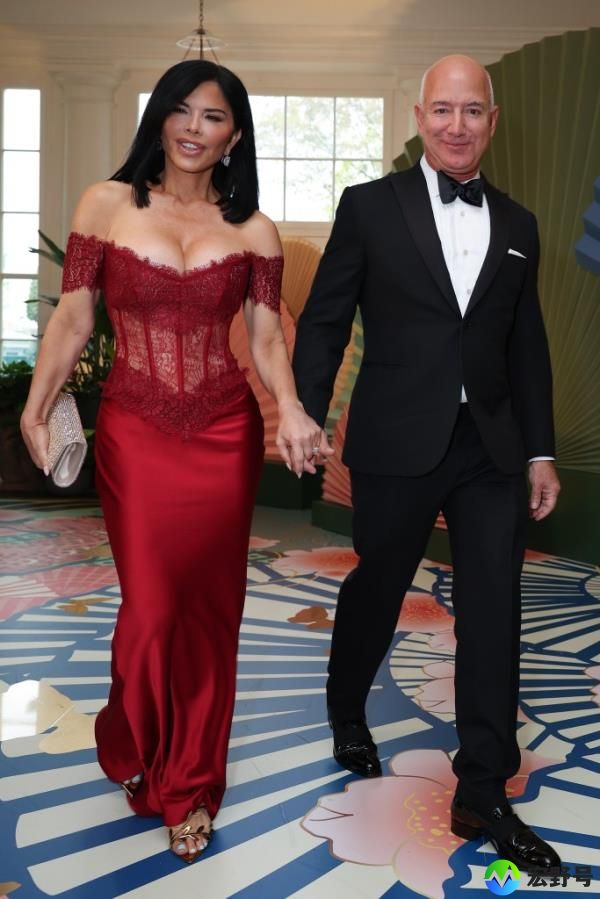 Jeff Bezos and his fiancee Lauren Sanchez arriving at the White House for a state dinner, April 10, 2024