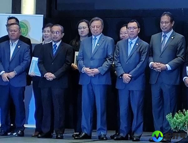 沙捞越预算10亿令吉用于斯里阿曼，以挑战吉打州的稻田，目的是让马来西亚大米出口国和伯纳斯“无关紧要”