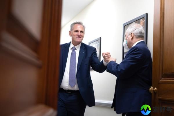 Former House Speaker Kevin McCarthy (R-Calif.) and House Majority Leader Steve Scalise (R-La.)