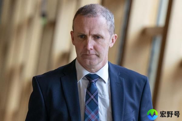 继iPad数据漫游费丑闻后，苏格兰民族党(SNP)的迈克尔·马西森(Michael Matheson)辞去苏格兰卫生部长一职