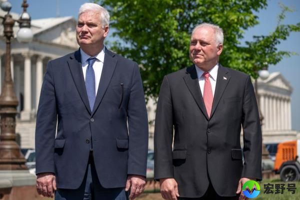 House Majority Whip Tom Emmer (R-Minn.) and House Majority Leader Steve Scalise (R-La.)