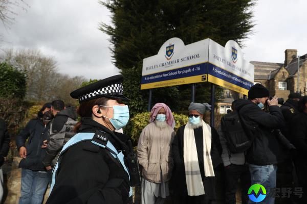 报告指责伊朗煽动英国学校外的抗议活动，呼吁军情五处采取更多行动