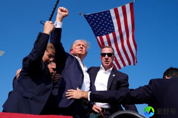 Do<em></em>nald Trump after being shot at a rally in Pennsylvannia