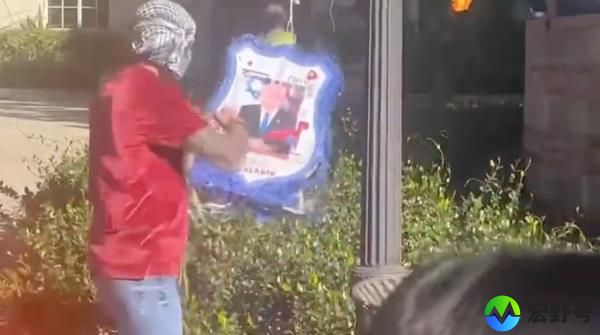 UCLA student hits pi?ata bearing an image of Israeli Prime Minister Benjamin Netanyahu 