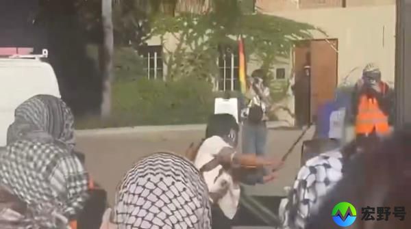 UCLA student hits pi?ata bearing an image of Israeli Prime Minister Benjamin Netanyahu 