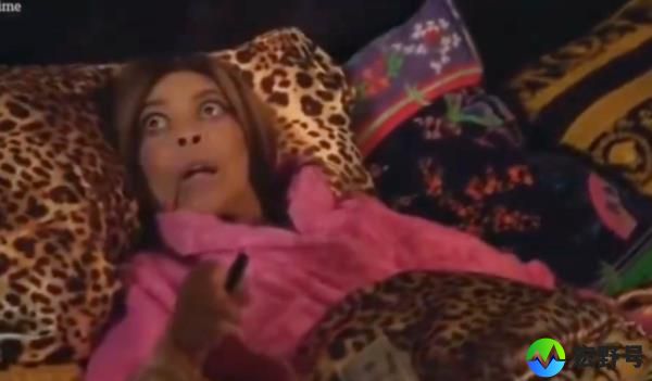 Wendy Williams lying in bed looking confused.