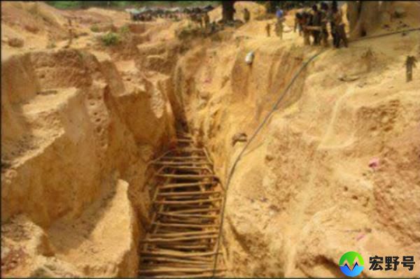 Mako Gold’s deep artisanal mining site in the Tchaga North prospect – a zone of particular interest.