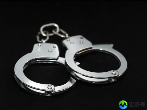 男子，前妻在南阿拉巴马州儿童性侵案调查后被捕