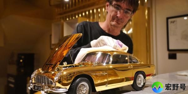 詹姆斯·邦德的24克拉黄金阿斯顿·马丁车型将以每辆2.5万英镑的价格出售