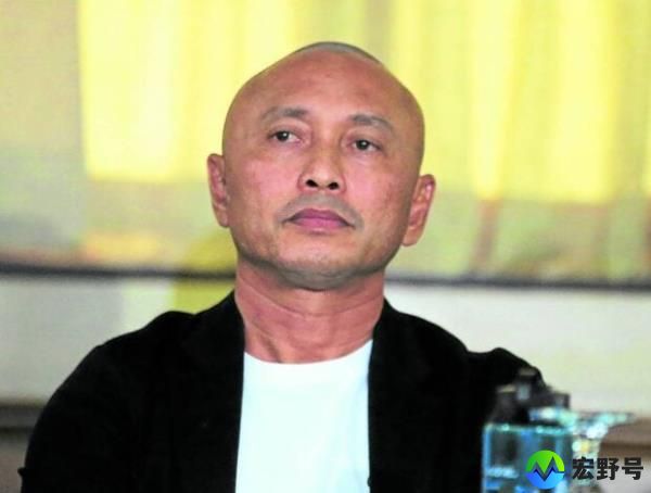 众议员阿诺尔福·特维斯要求司法部检察官驳回枪支案件