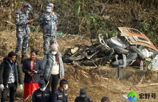 有关的故事 至少68人在尼泊尔30年来最严重的空难中丧生 一架载有72人的飞机在尼泊尔坠毁