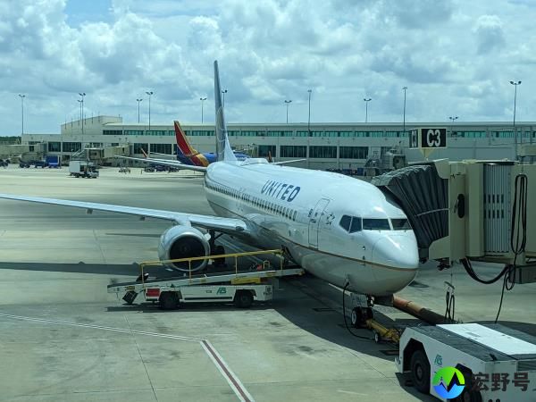 美国联合航空公司在部分航班上推出新的零食站