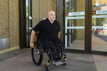 法庭告诉Al Muderis的病人“国王”被其他诽谤案证人殴打